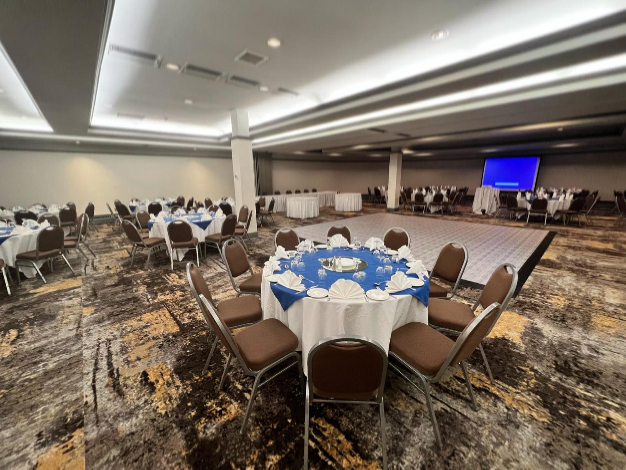 Holiday Inn Toronto Airport East By Ihg Bagian luar foto